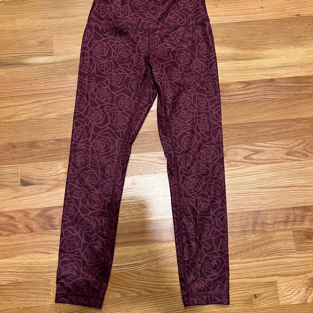 Lululemon Athletica graphic rose 25” Patterned Leggings